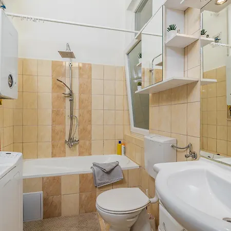 Fannipanni Joyful 3bdr In Palace District *