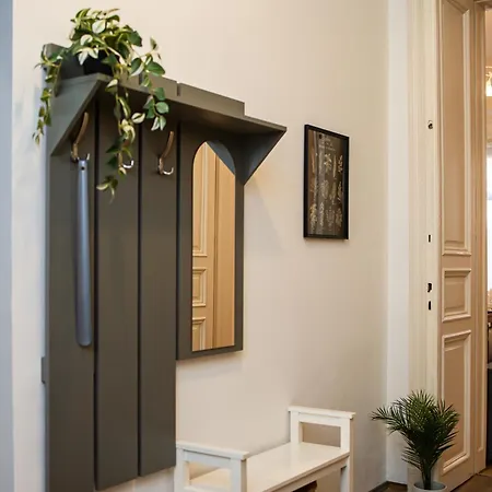 Fannipanni Joyful 3bdr In Palace District Lejlighed