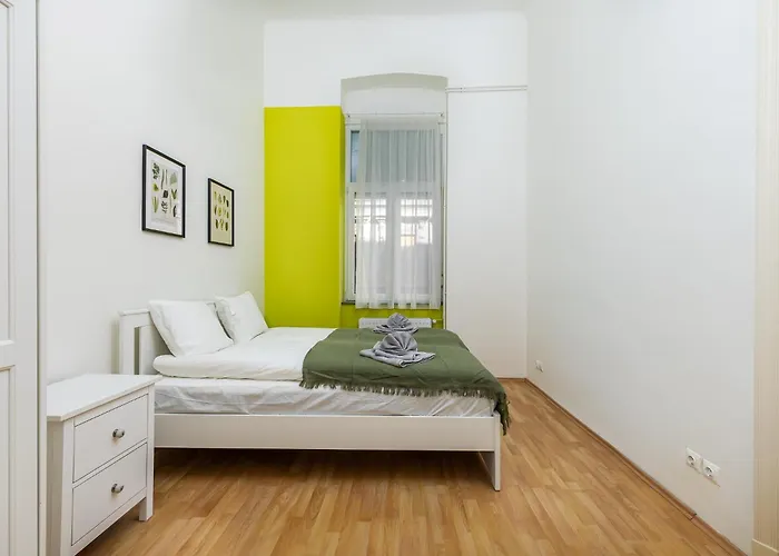 Fannipanni Joyful 3bdr In Palace District