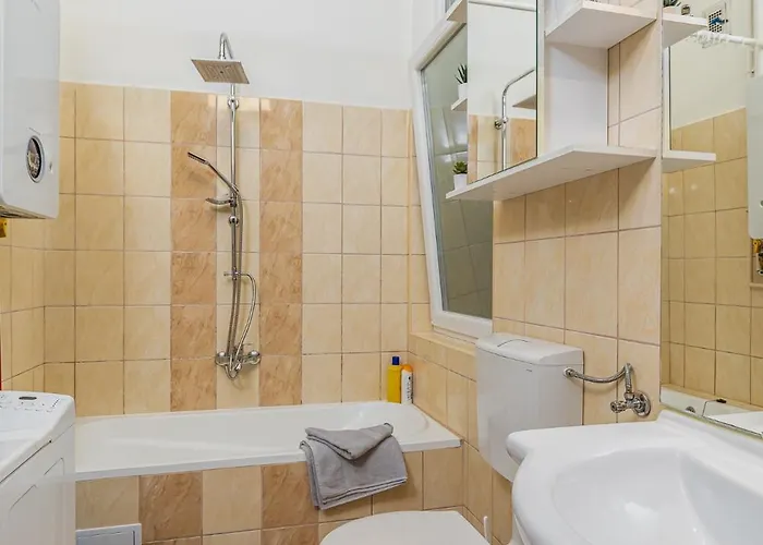 Fannipanni Joyful 3bdr In Palace District *