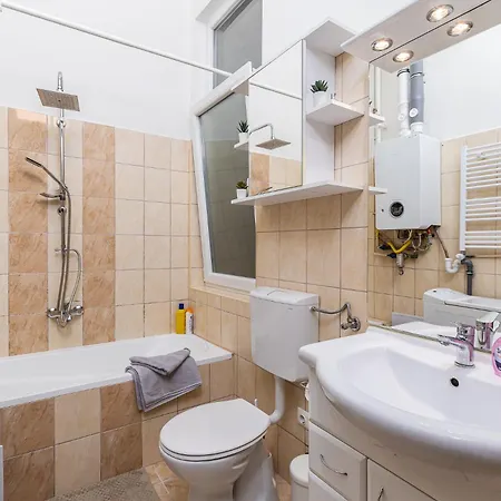 Fannipanni Joyful 3bdr In Palace District Budapest