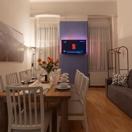 Fannipanni Joyful 3bdr In Palace District